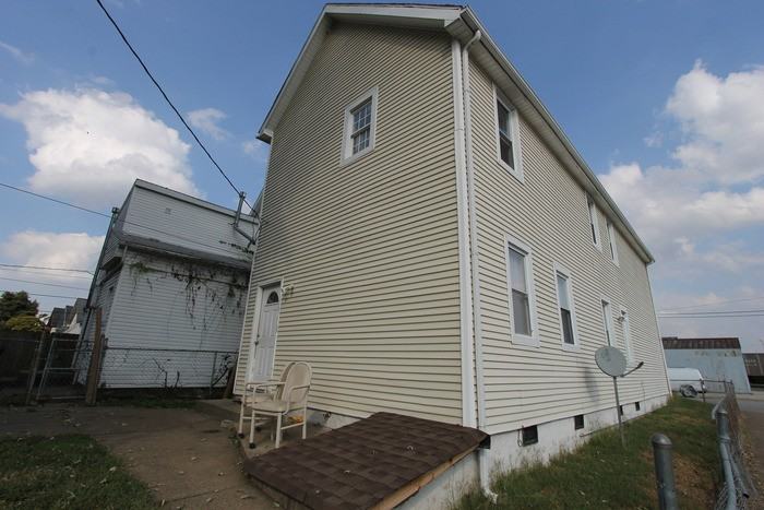 1433 S Barker Ave - Photo 2 of 32