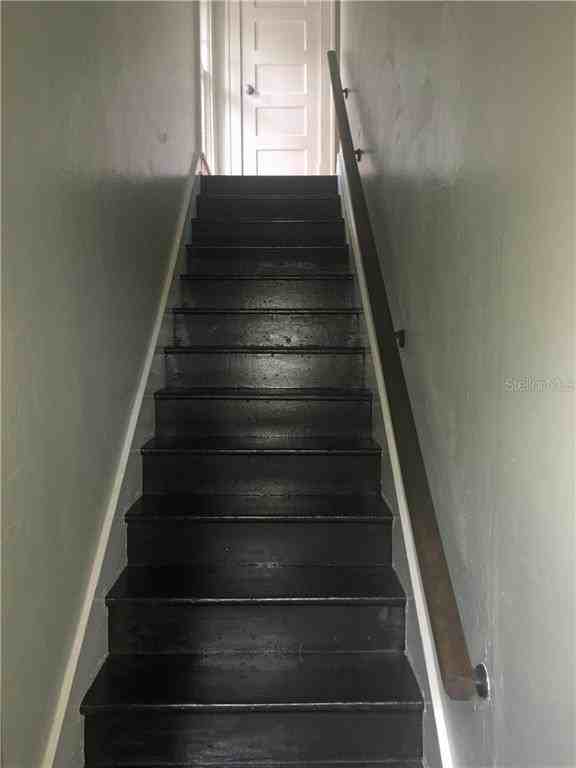 618 Cathcart Avenue Unit B - Photo 3 of 13