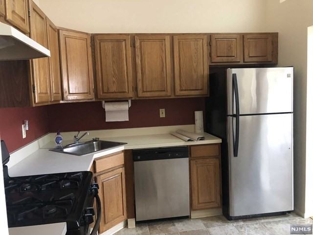 233 Larch Ln - Photo 2 of 19