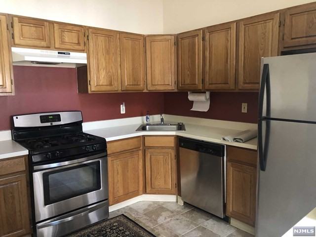 233 Larch Ln - Photo 3 of 19