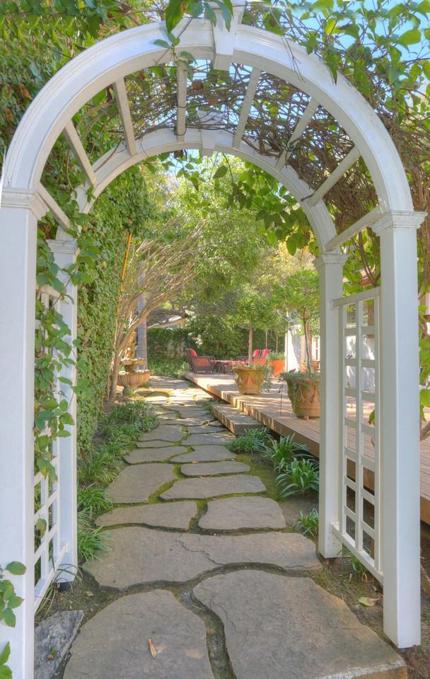 1274 Eleven Oaks Ln - Photo 2 of 20