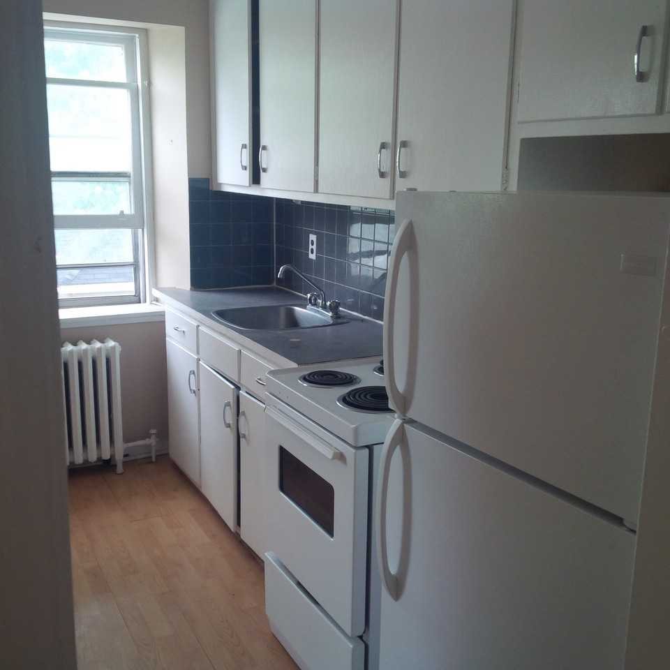 678 King Street West #2 - Photo 3 of 8