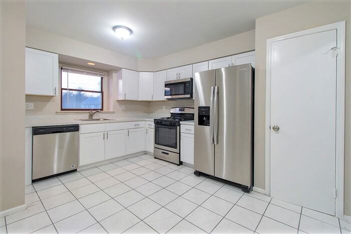 2462 Gerald Court - Photo 3 of 15