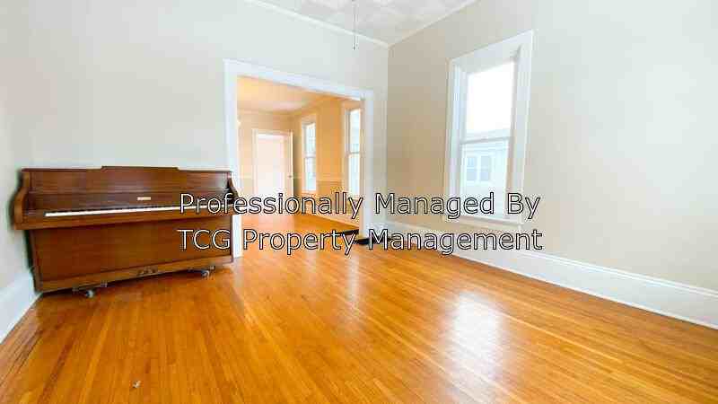 726 Congress St - Photo 2 of 12