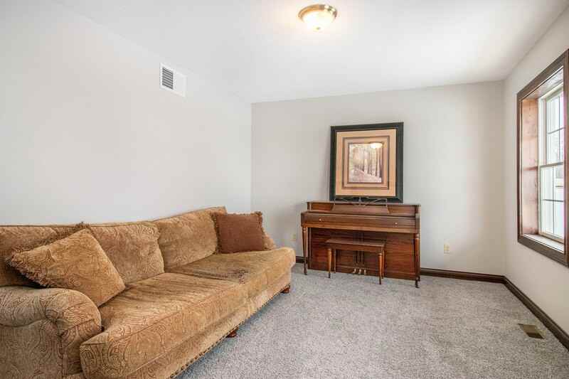 595 E 900 N - Photo 3 of 23