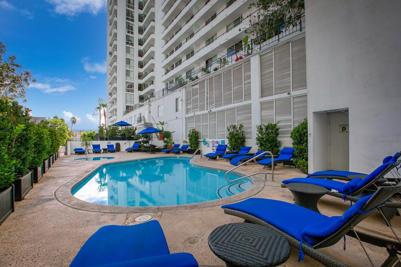 Sterling International Towers - Photo 3 of 33