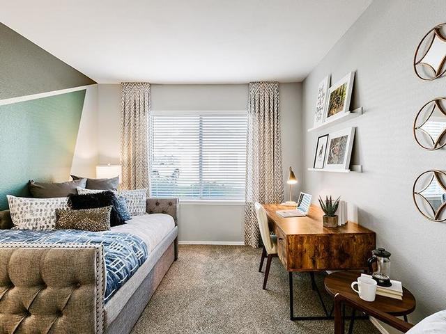 2605 South Miller Drive - Photo 3 of 16