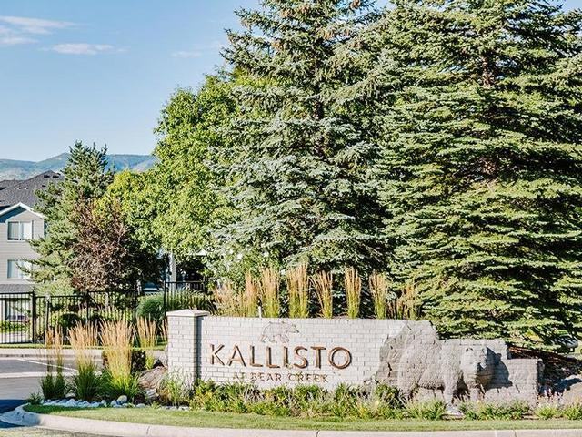 2605 S Miller Dr - Photo 2 of 34