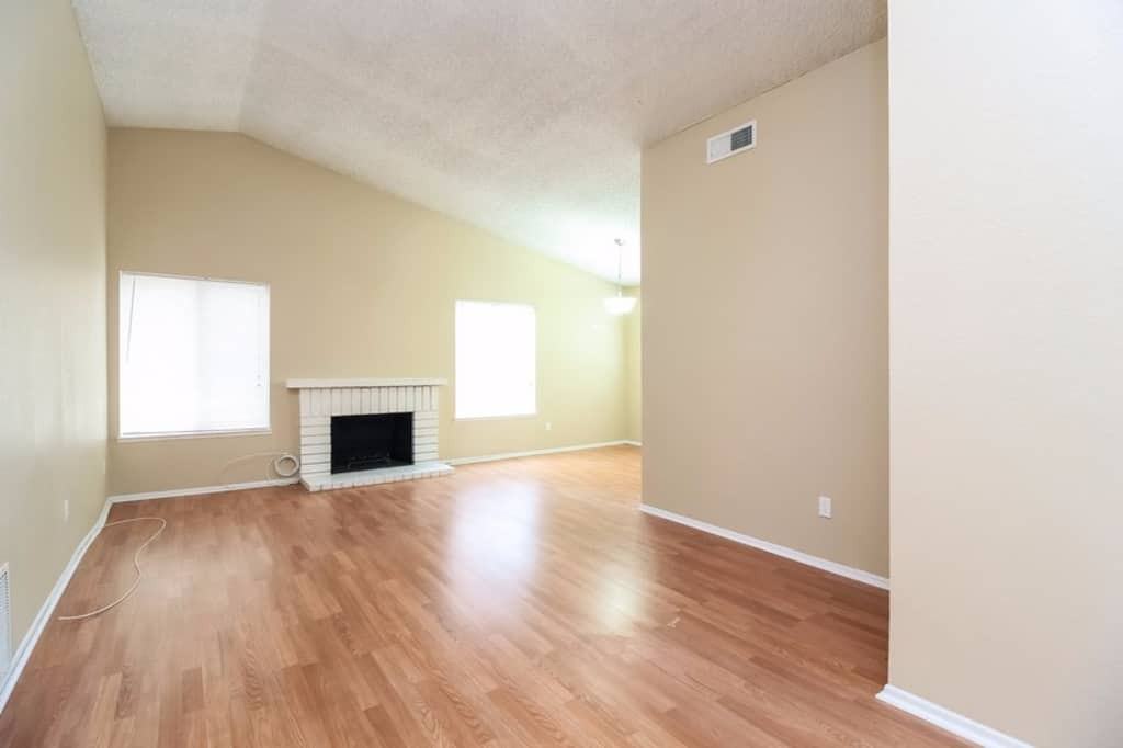 11261 Cullen Ct - Photo 3 of 19