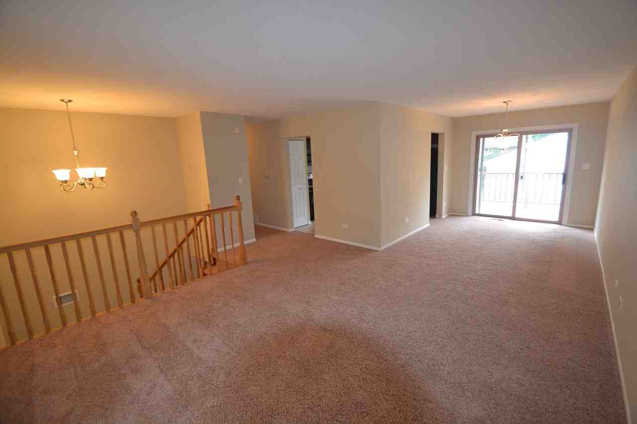 1041 Kenilworth Dr - Photo 2 of 14