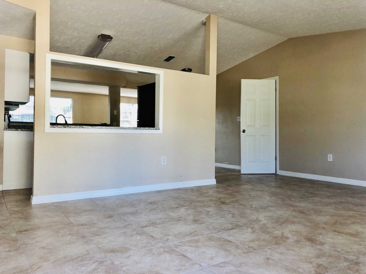 6348 Reno Ave - Photo 2 of 10