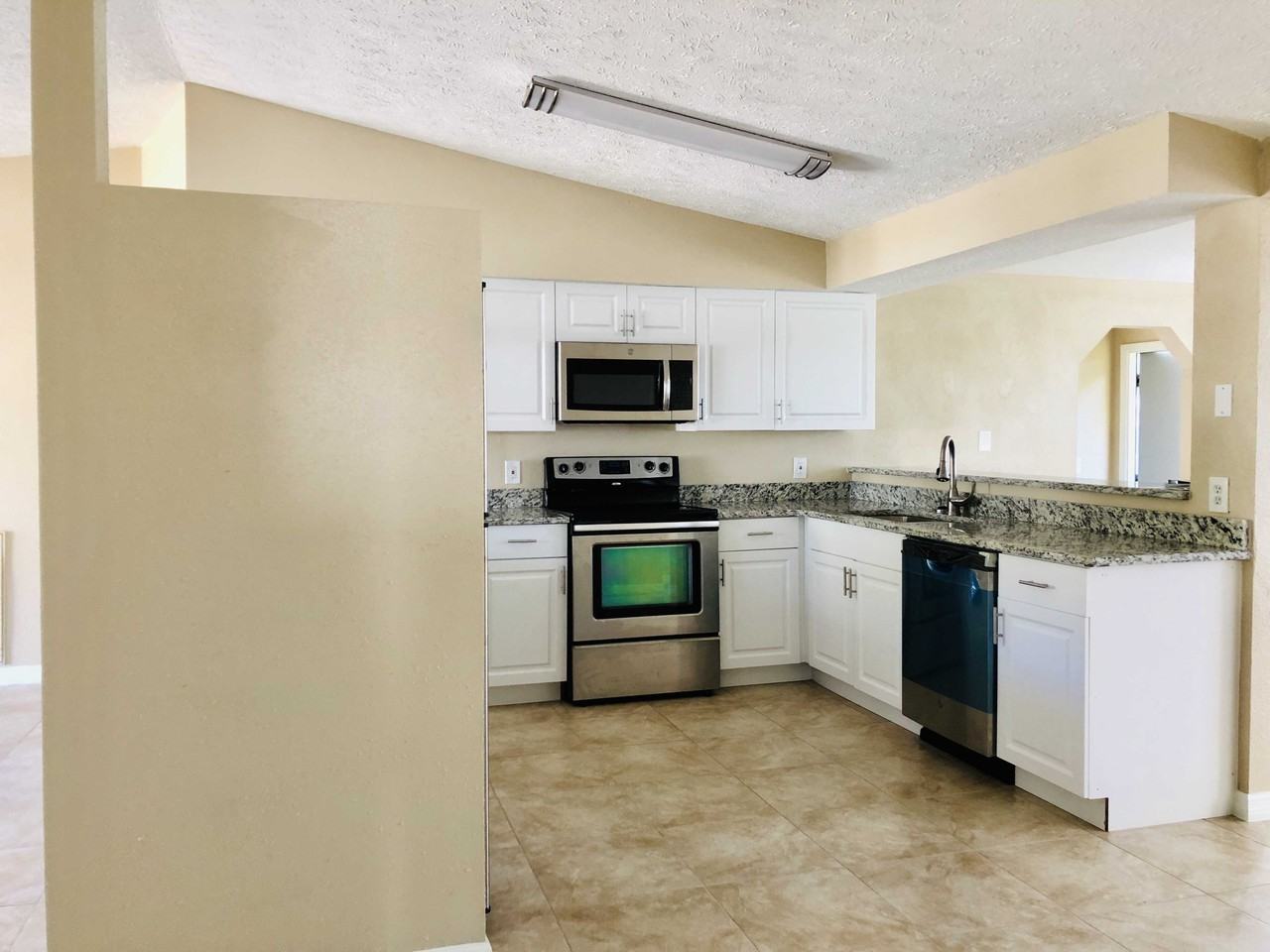 6348 Reno Ave - Photo 3 of 10