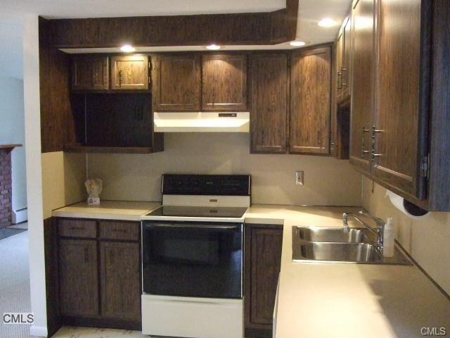 29 Greenbriar Ln - Photo 2 of 16