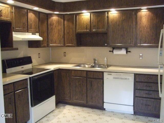 29 Greenbriar Ln - Photo 3 of 16