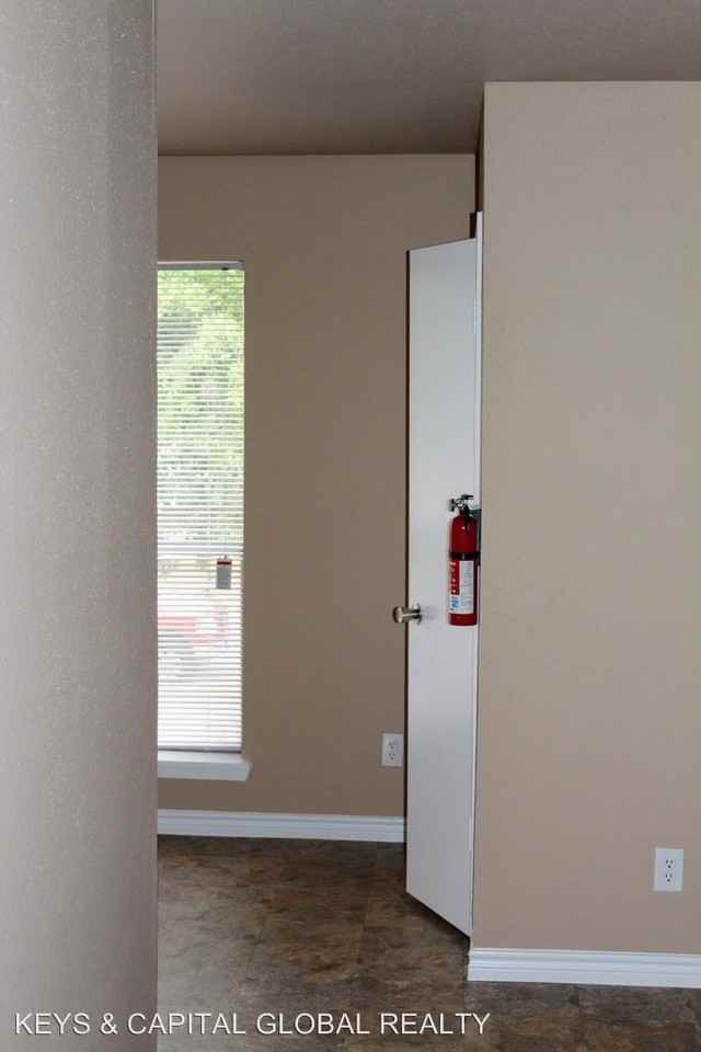 1002 GUNNISON - Photo 3 of 7