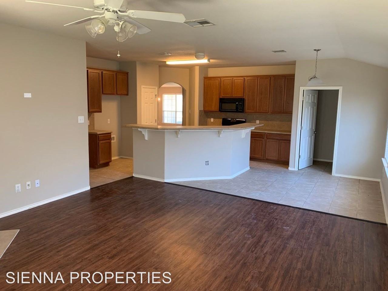 205 Bluebonnet Trail - Photo 2 of 8