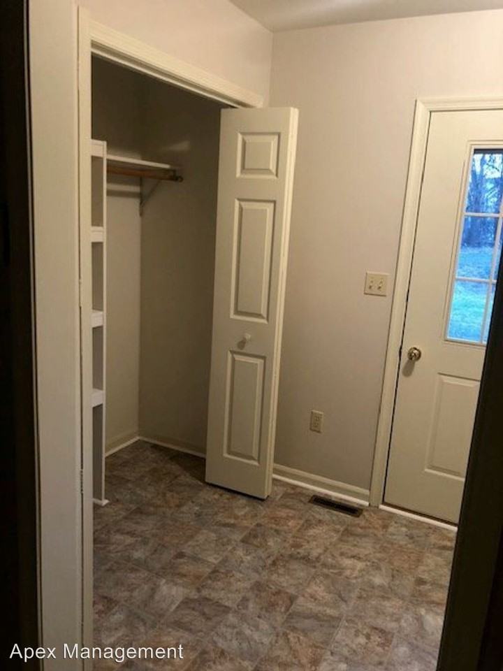 1662 Kevin Dr - Photo 3 of 12