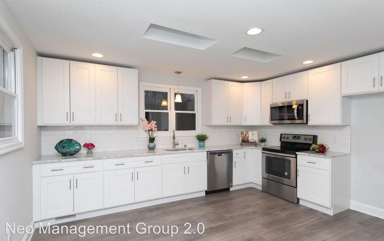 2016 Farmington Ave - Photo 2 of 19