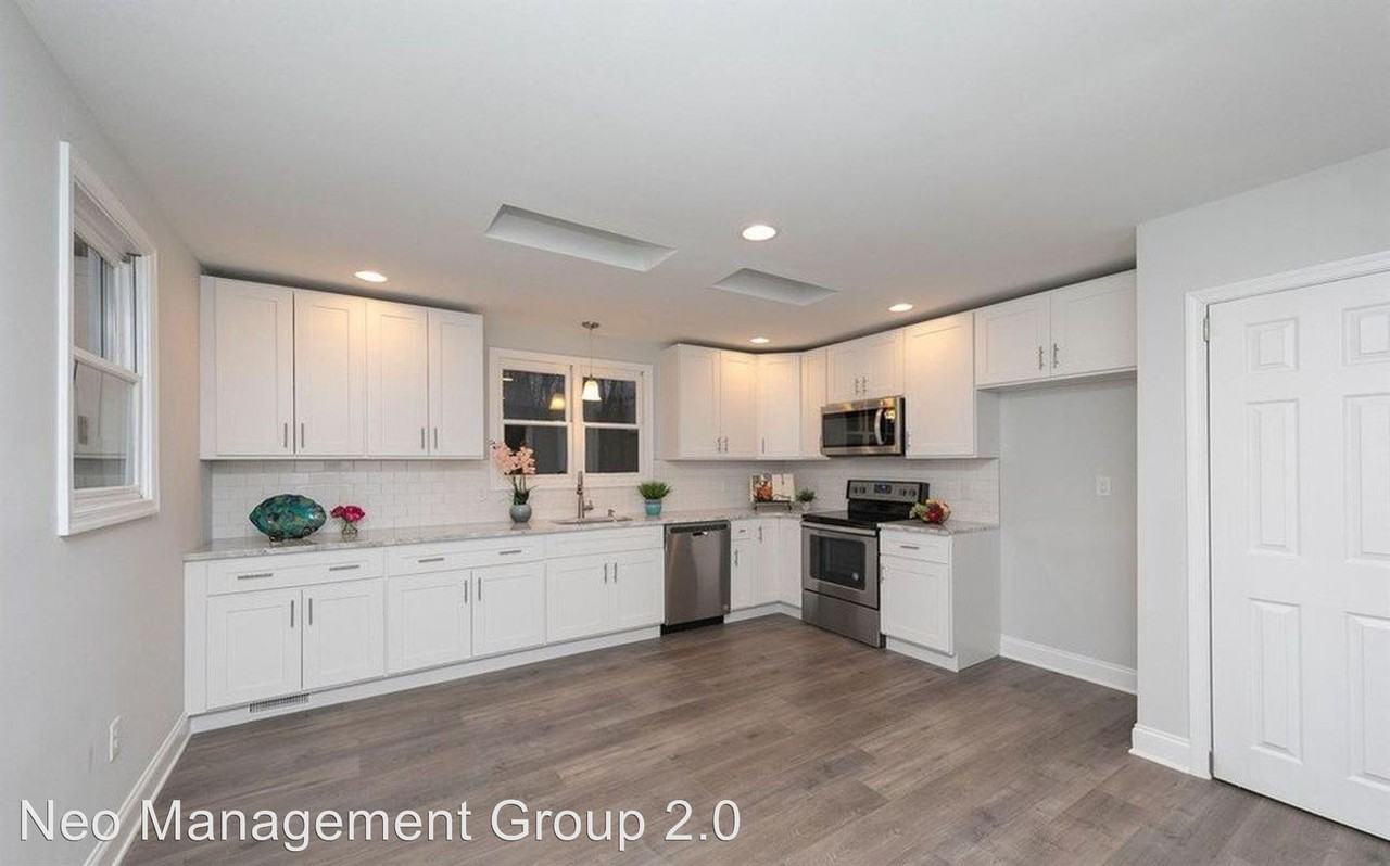 2016 Farmington Ave - Photo 3 of 19