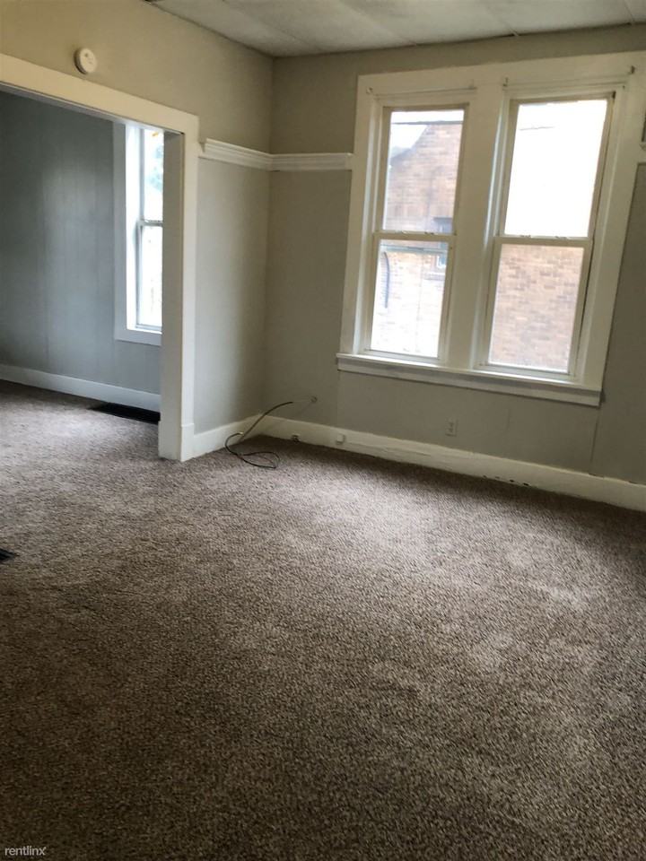1061 Pennsylvania Ave - Photo 2 of 8