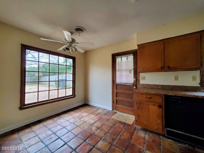 2295 Eastover Dr - Photo 2 of 16