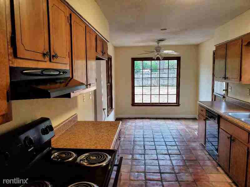 2295 Eastover Dr - Photo 3 of 16