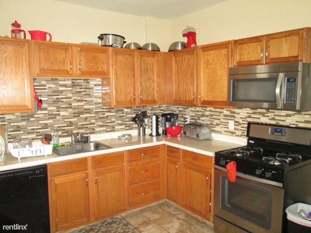 204 Robinson Street - Photo 2 of 8
