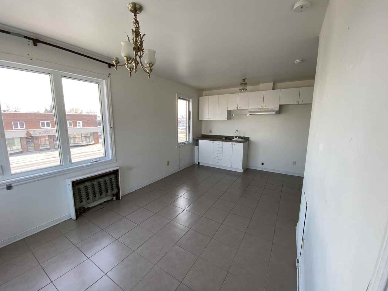 416 Boulevard Taschereau #4 - Photo 2 of 7