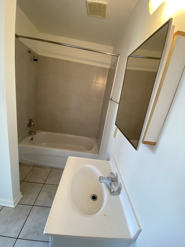 416 Boulevard Taschereau #4 - Photo 3 of 7