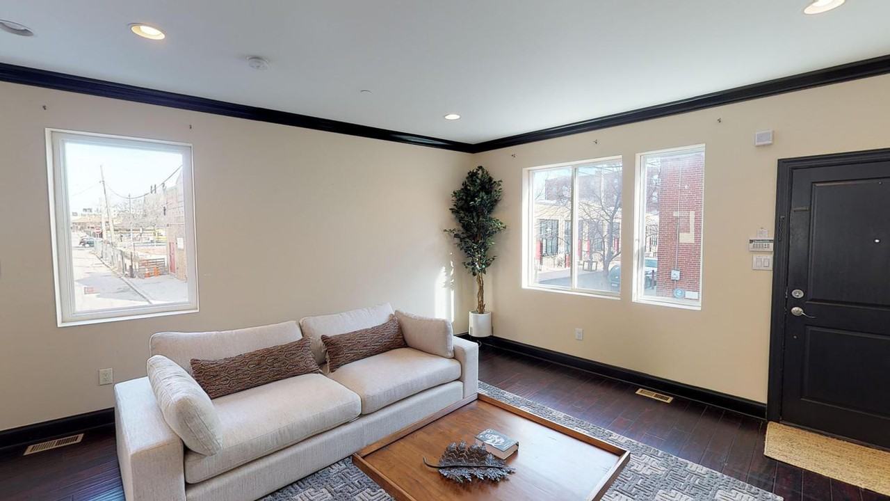 Gorgeous Northern Liberties home with rooftop deck - Photo 2 of 10