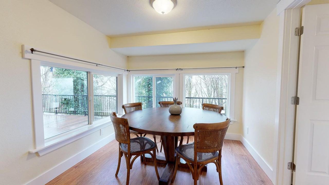 Inviting Capitol Hill home with patio - Photo 4 of 13