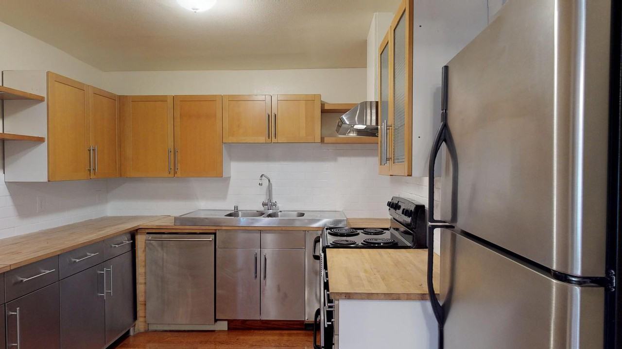 Inviting Capitol Hill home with patio - Photo 6 of 13