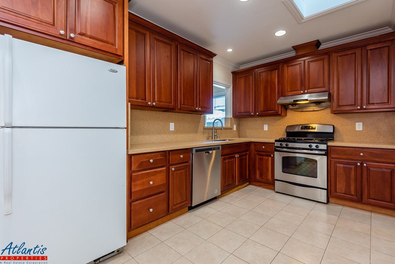 381 Hamilton Avenue - Photo 3 of 15