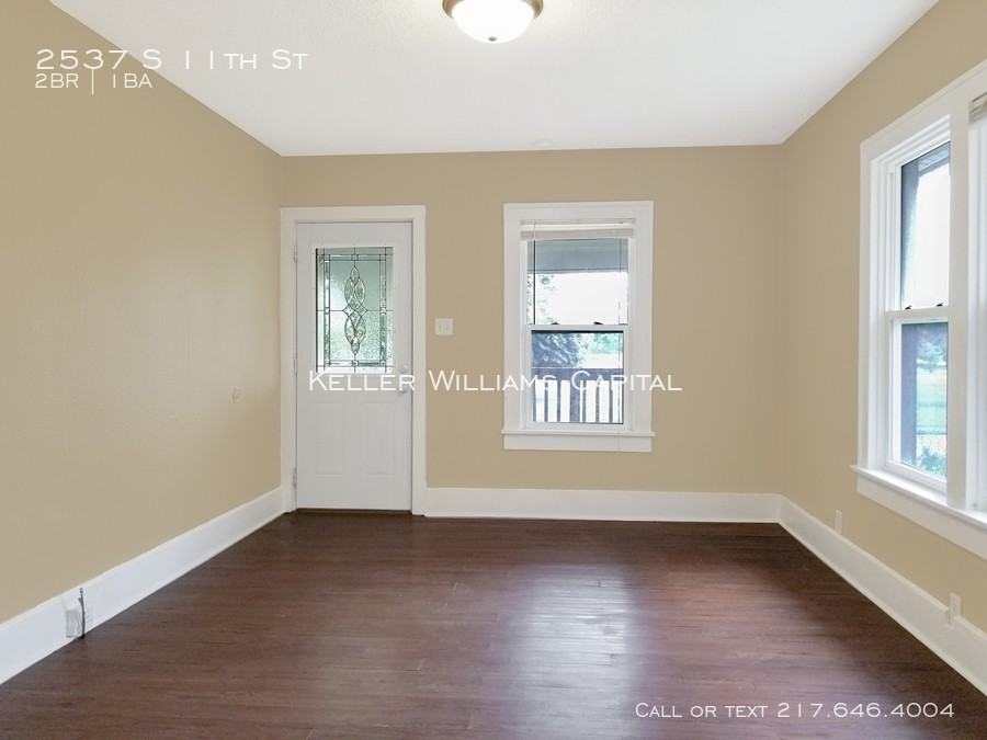 2537 S 11th St - Photo 3 of 12
