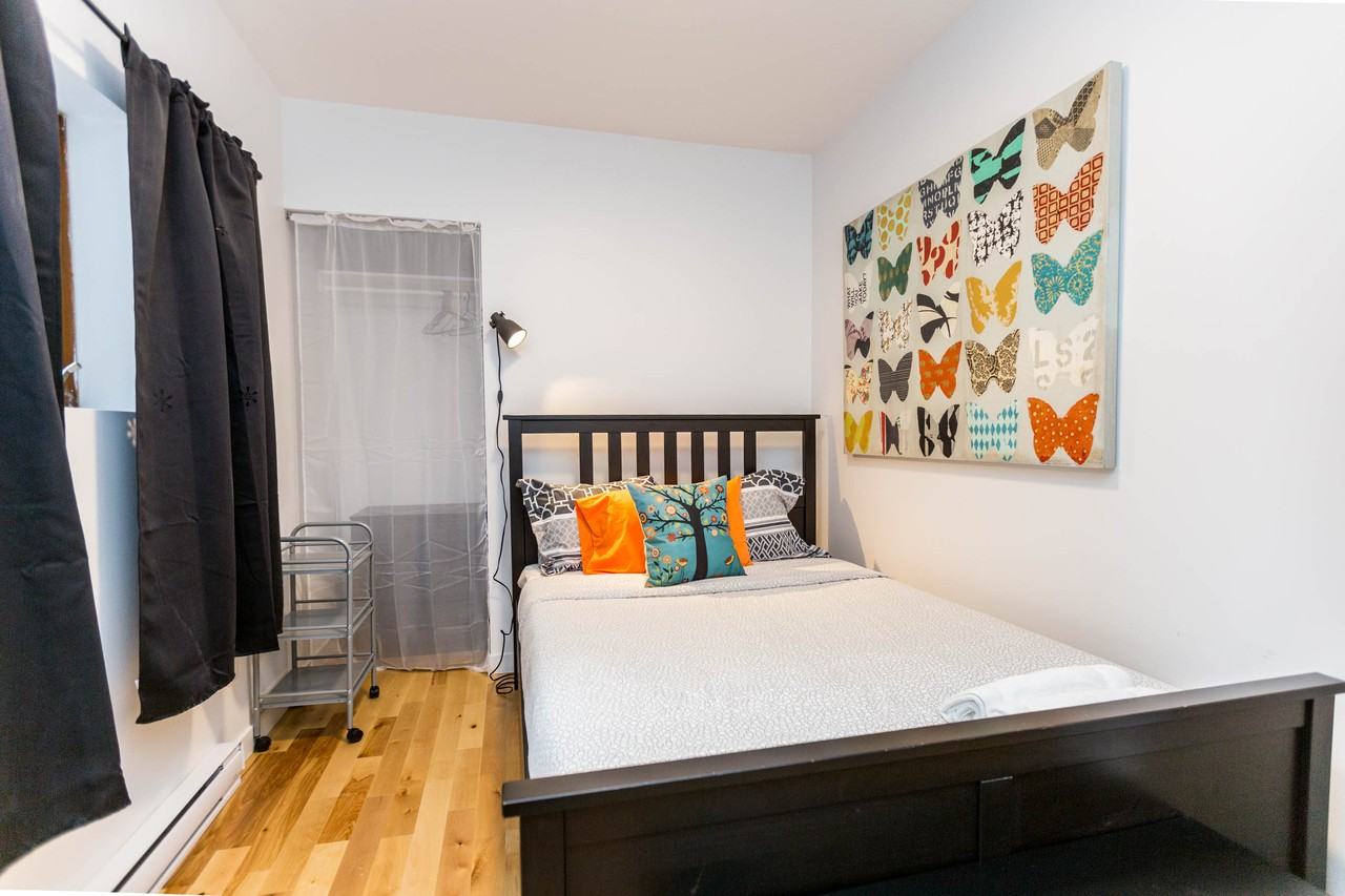3419 Rue Hutchison #2 - Photo 6 of 12