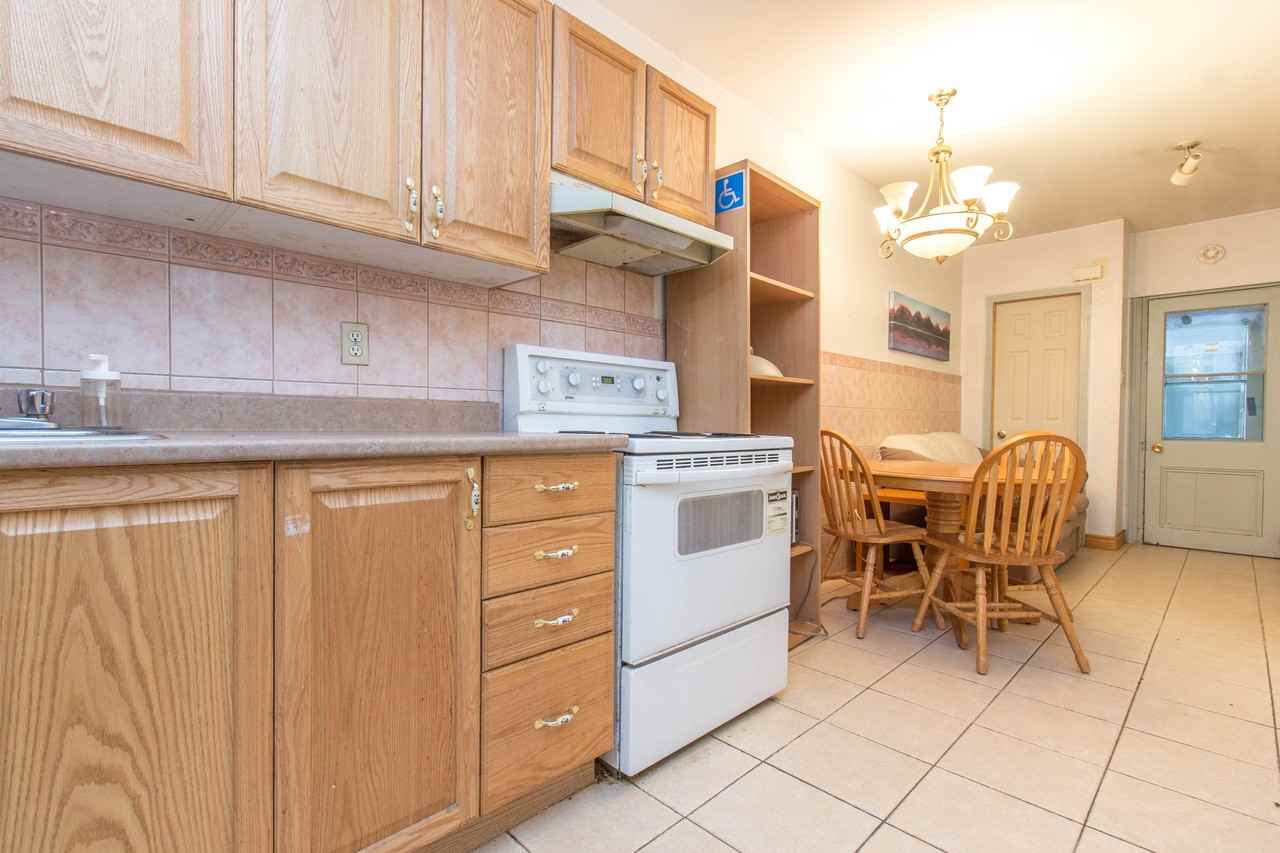 538 Rue Prince Arthur Ouest #B - Photo 3 of 13