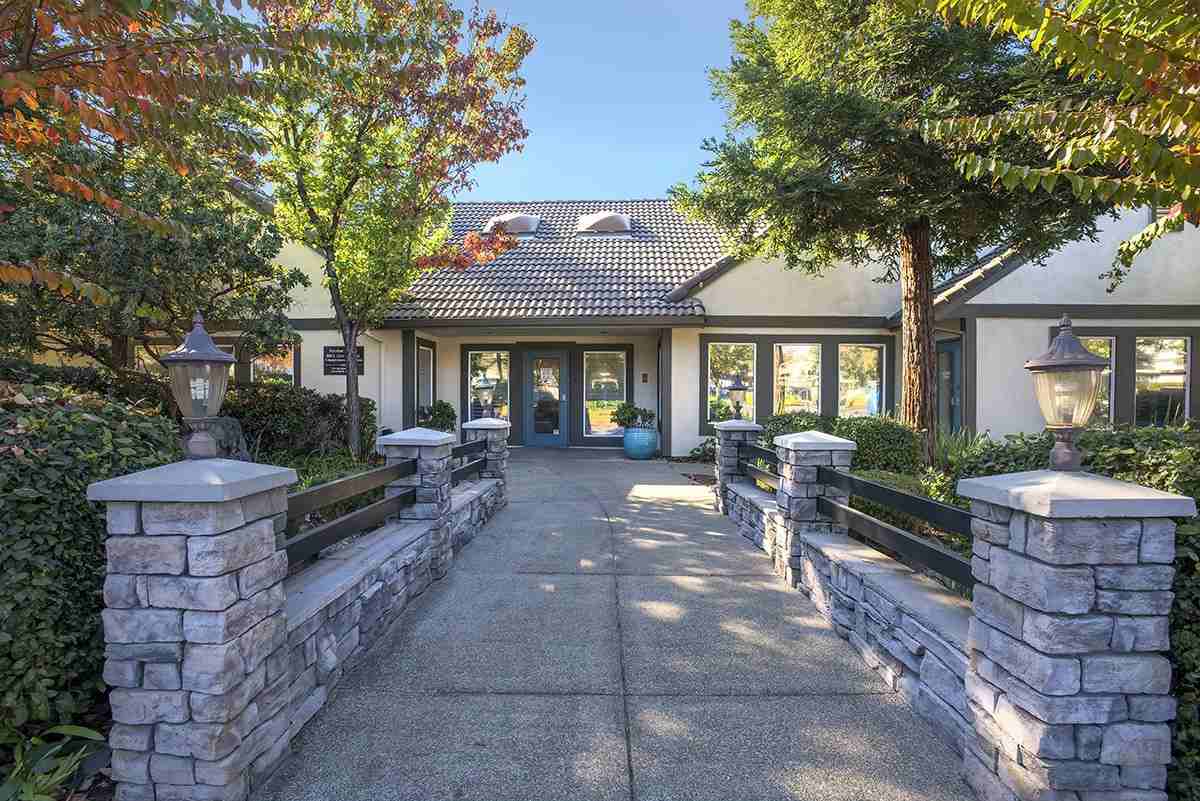 Stanford Heights - Photo 3 of 26