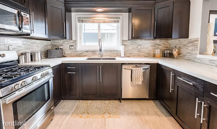 6161 Anthony Ave - Photo 2 of 10