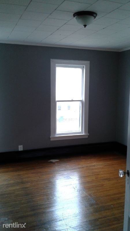 84 Warner St - Photo 3 of 10