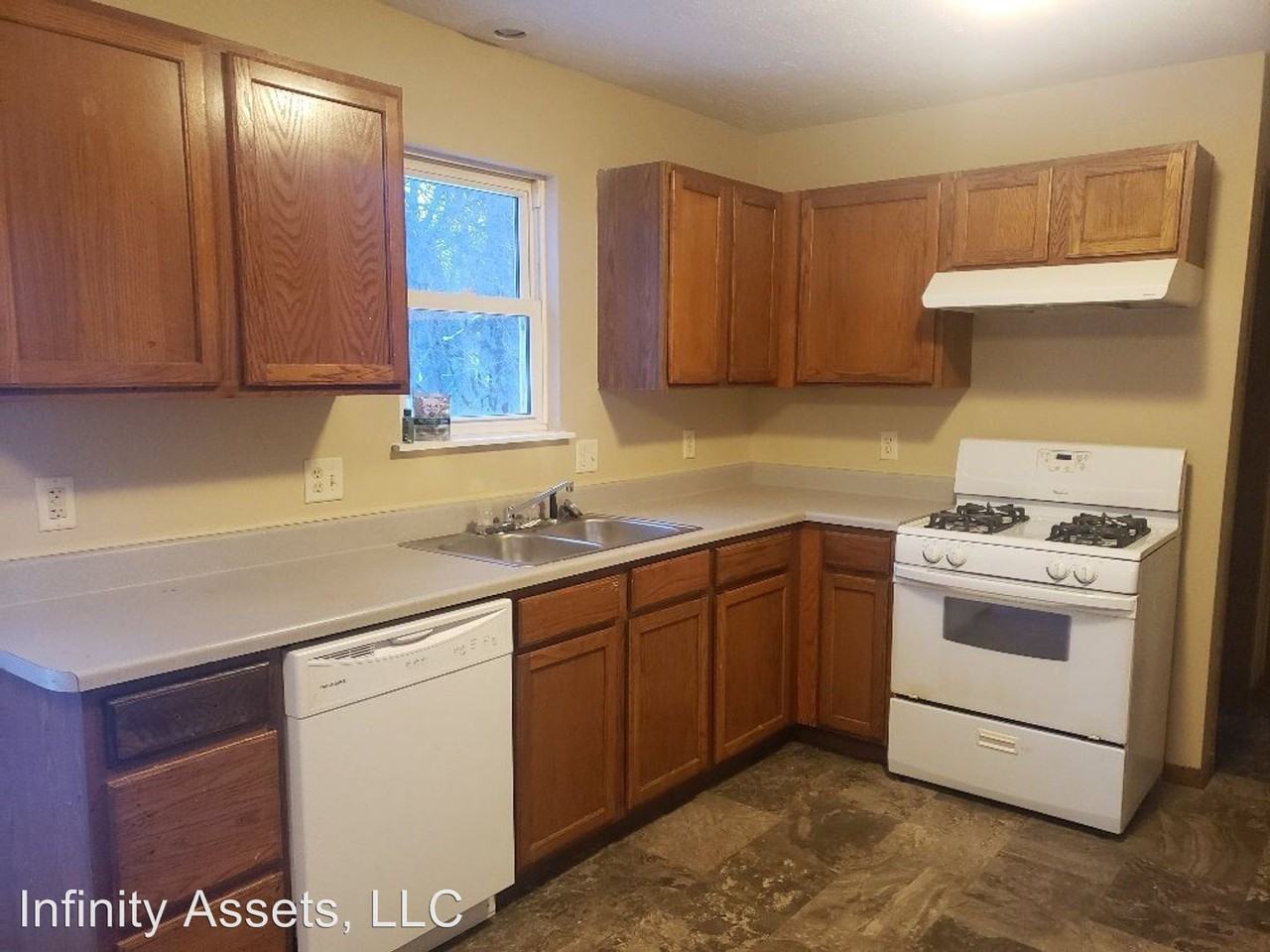 916 N Rockton Ave - Photo 2 of 17