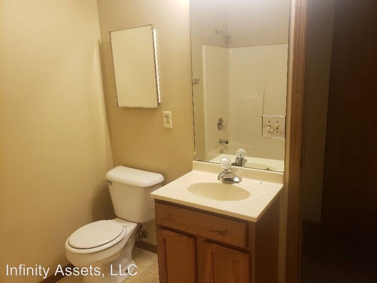 916 N Rockton Ave - Photo 3 of 17