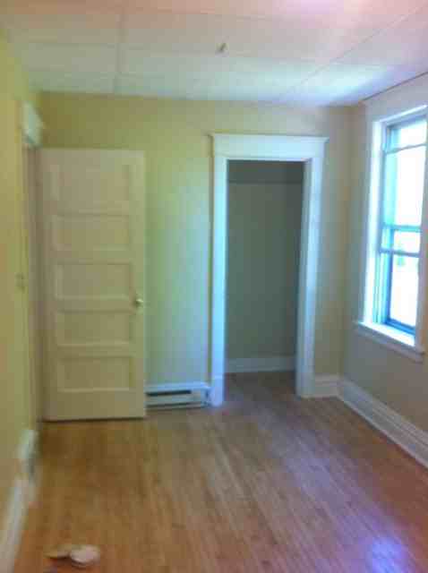 522 E 8th St - Photo 3 of 6