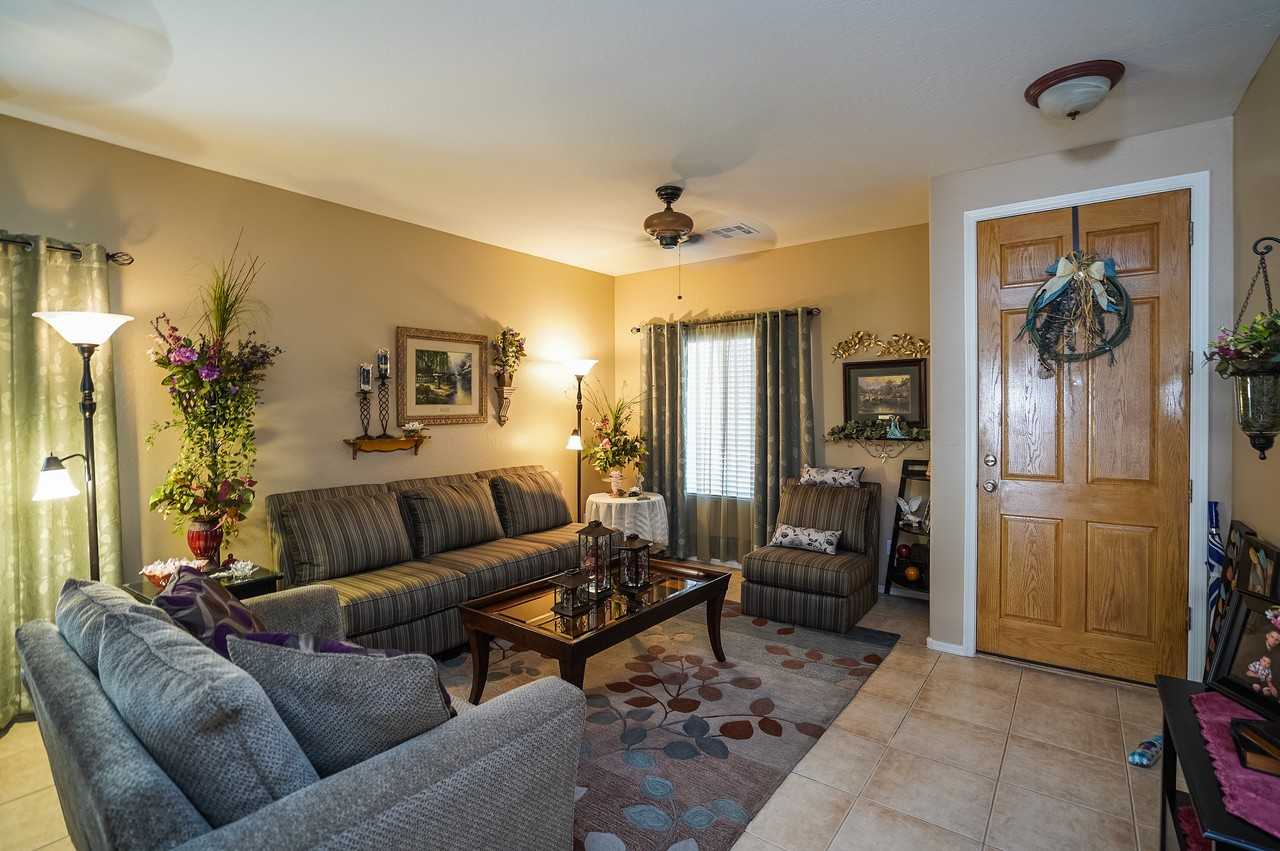 310 E Mountain View Rd - Photo 3 of 19