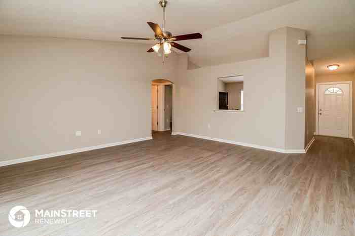 911 Louvre Court - Photo 3 of 16