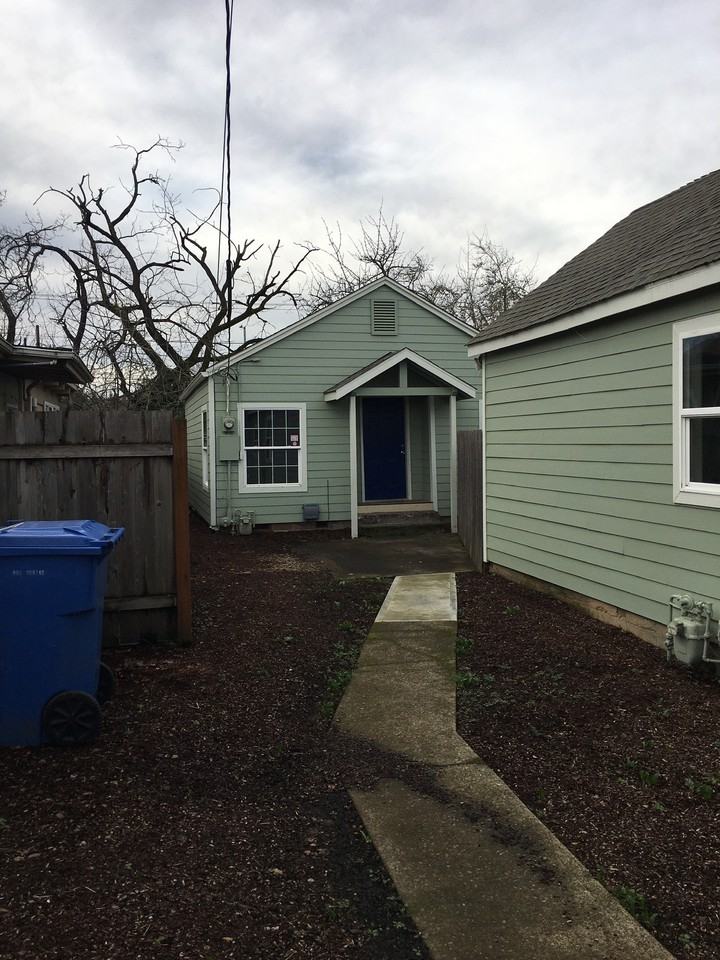 1417 E Park Ave Ne - Photo 2 of 21