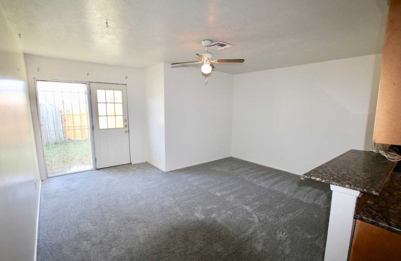 12843 Clarewood Dr - Photo 2 of 12