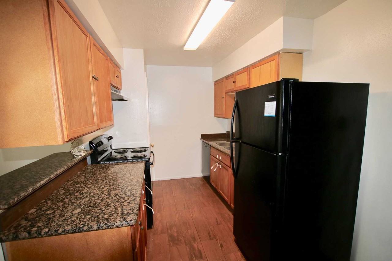 12843 Clarewood Dr - Photo 3 of 12
