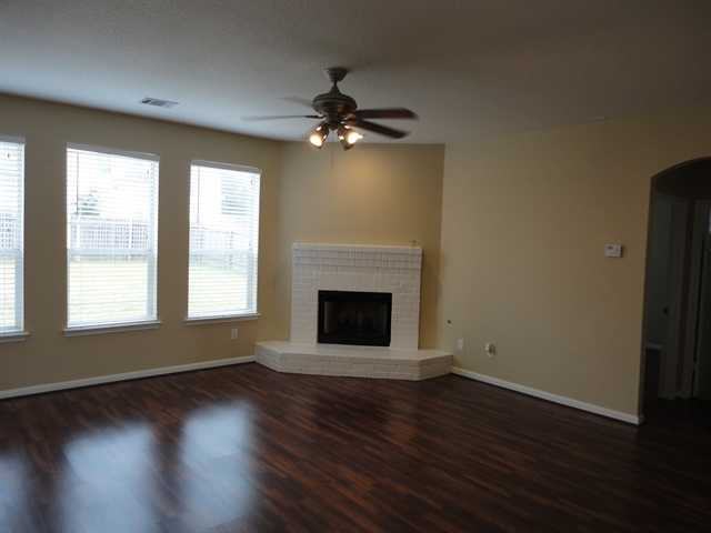 2112 Speidel Dr - Photo 3 of 20