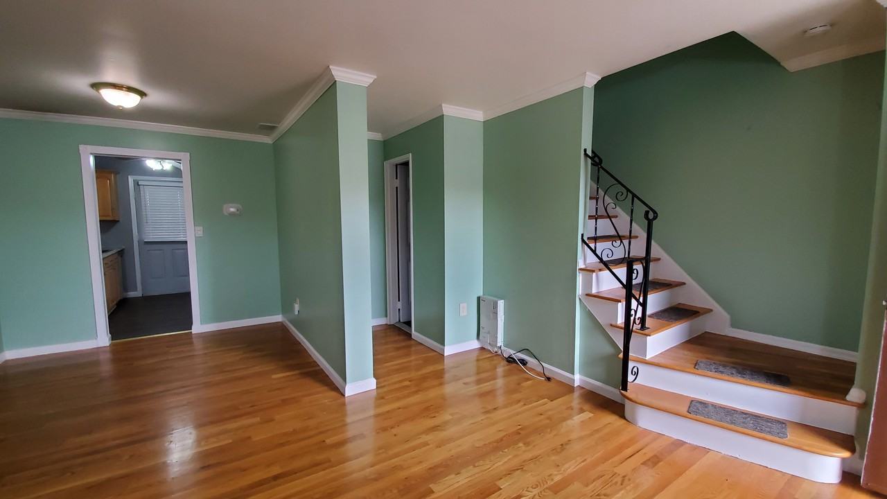 41 Village Green Way - Photo 3 of 4