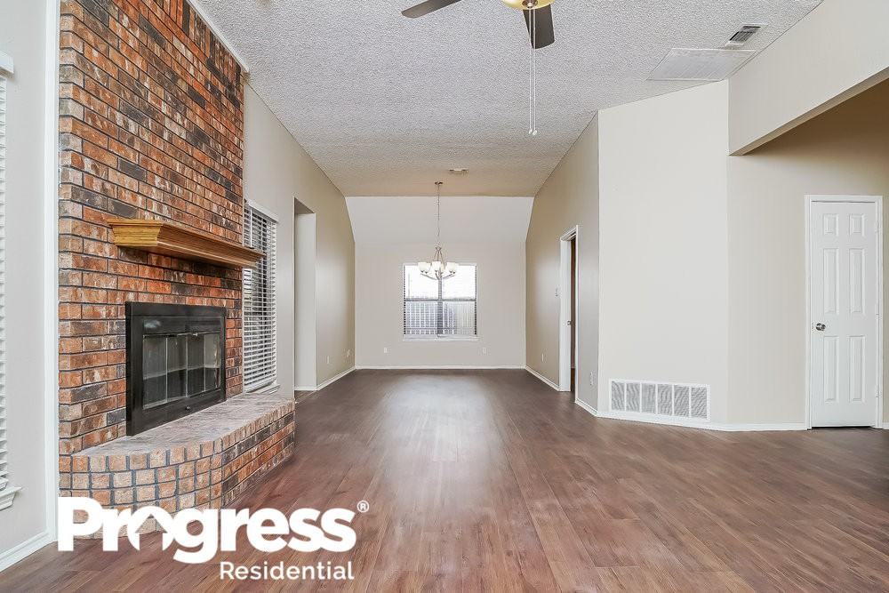 812 Ironsides Ln - Photo 3 of 19